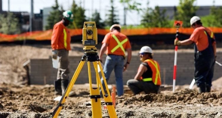 construction workers e1526311639945 750x400 1